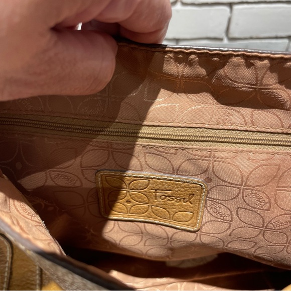 Fossil Tan Leather Crossbody Shoulder Bag with Key - Picture 16 of 16